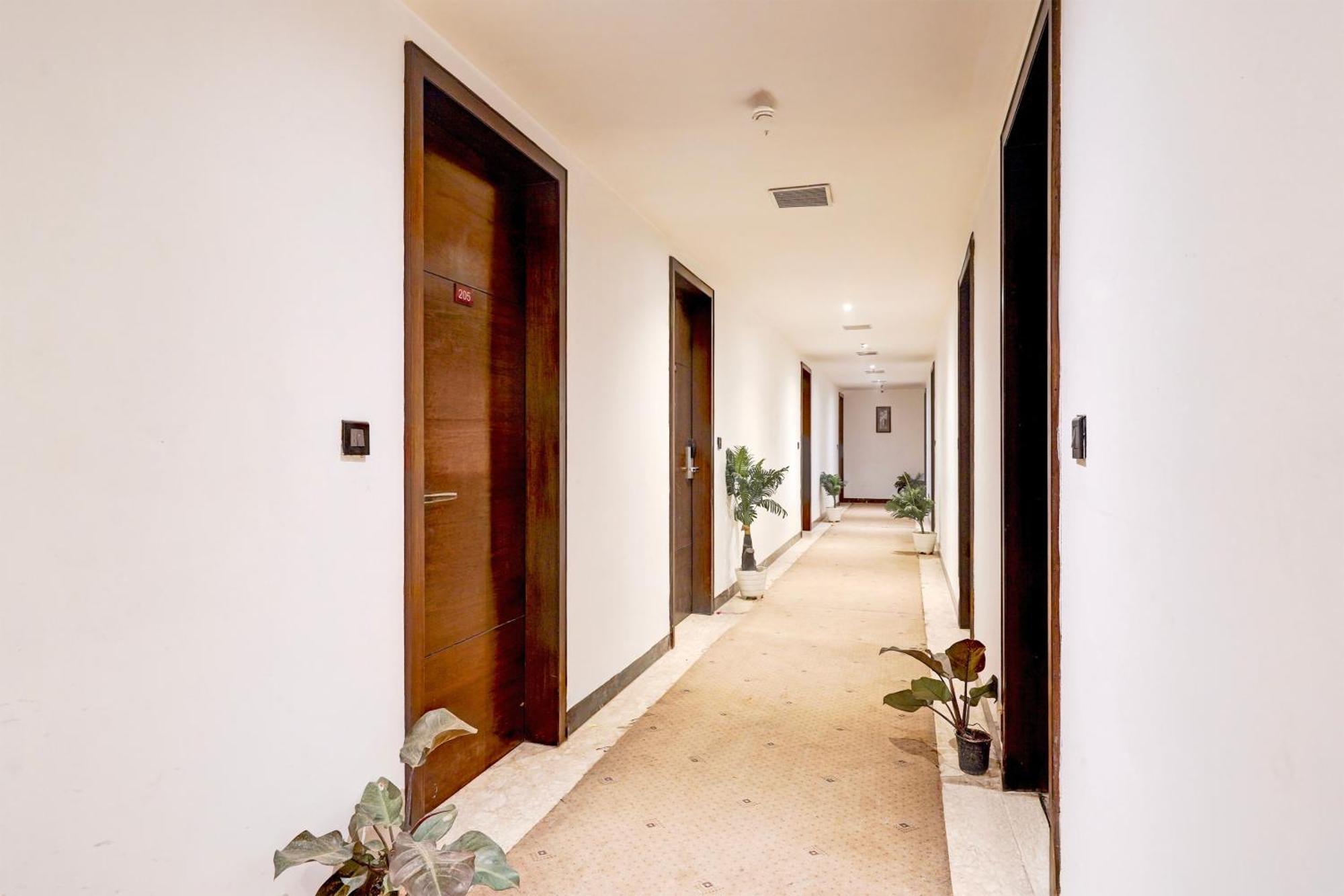 Townhouse Oak Agra Near Sultanganj Puliya Formerly Bb Grand Buitenkant foto