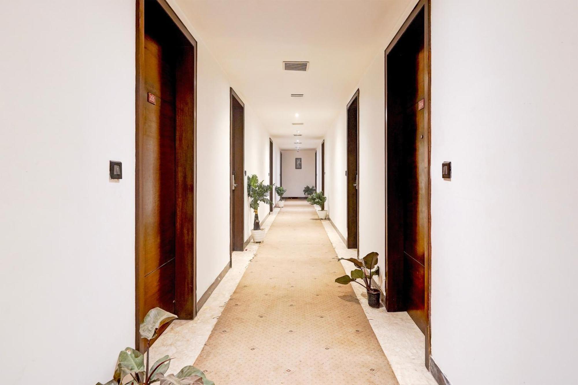 Townhouse Oak Agra Near Sultanganj Puliya Formerly Bb Grand Buitenkant foto