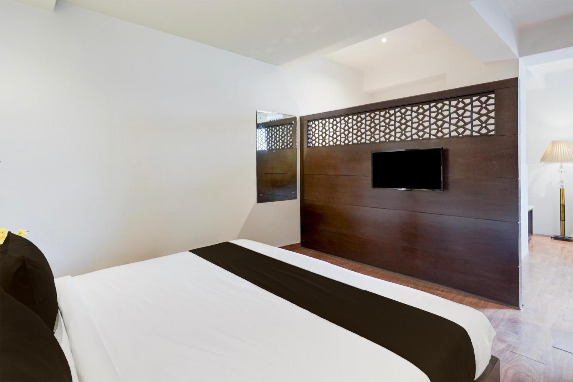 Townhouse Oak Agra Near Sultanganj Puliya Formerly Bb Grand Buitenkant foto