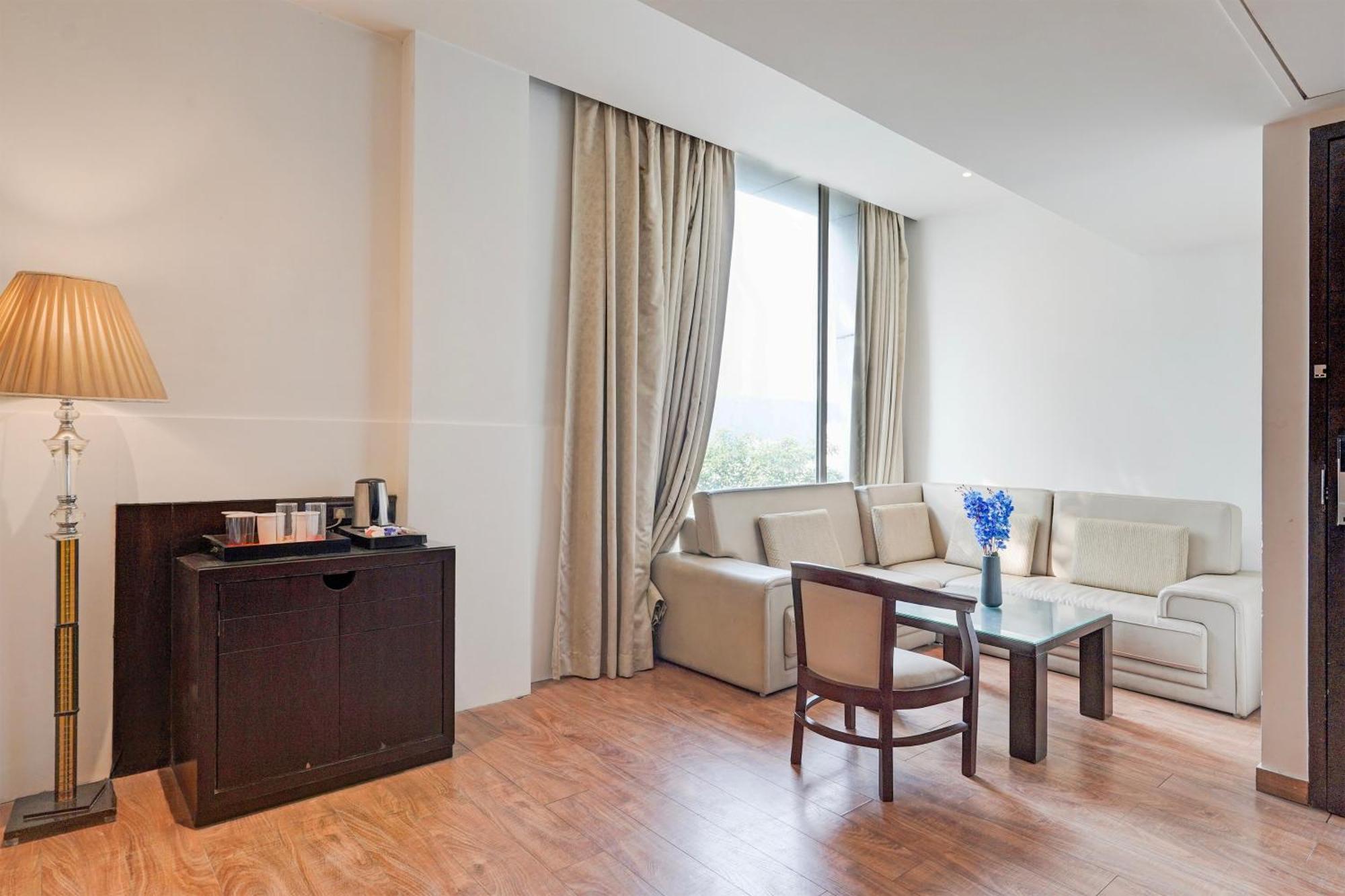Townhouse Oak Agra Near Sultanganj Puliya Formerly Bb Grand Buitenkant foto